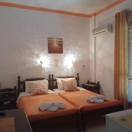 Artemis Rooms Agia Marina  エクステリア 写真
