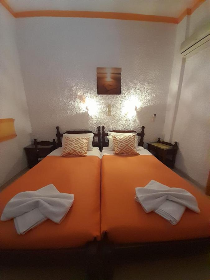 Artemis Rooms Agia Marina  エクステリア 写真
