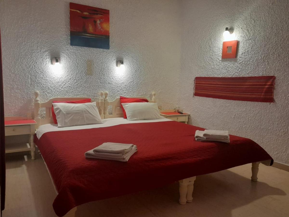Artemis Rooms Agia Marina  エクステリア 写真
