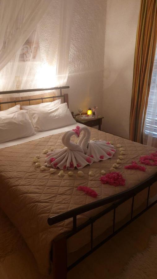 Artemis Rooms Agia Marina  エクステリア 写真