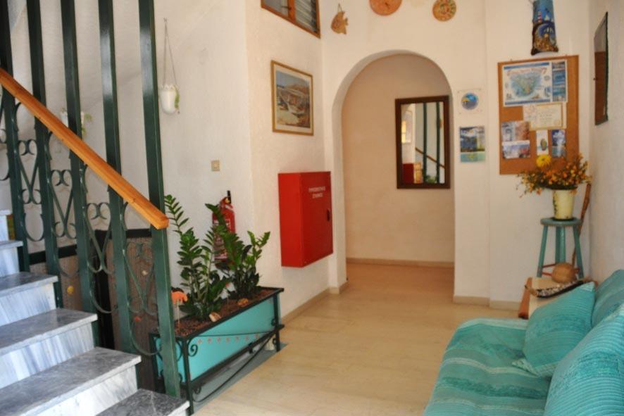 Artemis Rooms Agia Marina  エクステリア 写真
