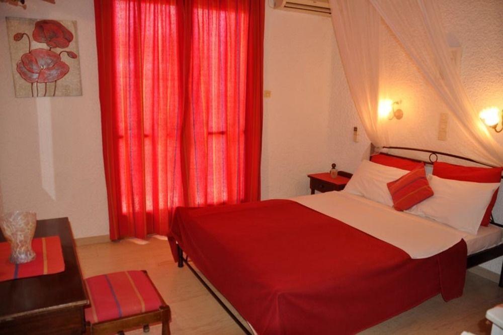 Artemis Rooms Agia Marina  エクステリア 写真