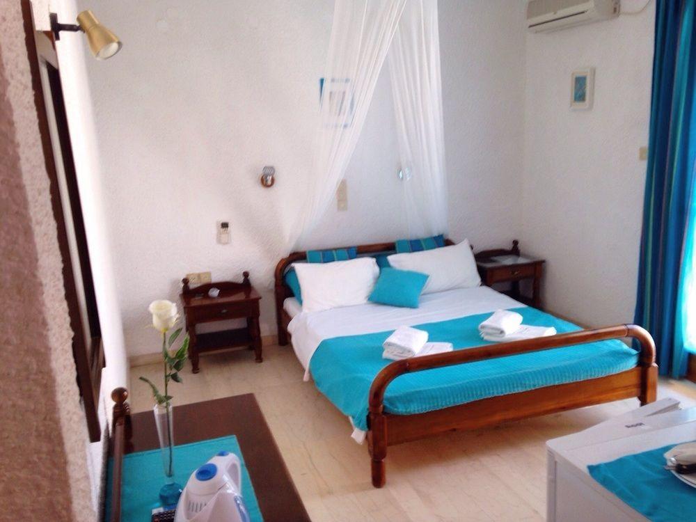 Artemis Rooms Agia Marina  エクステリア 写真