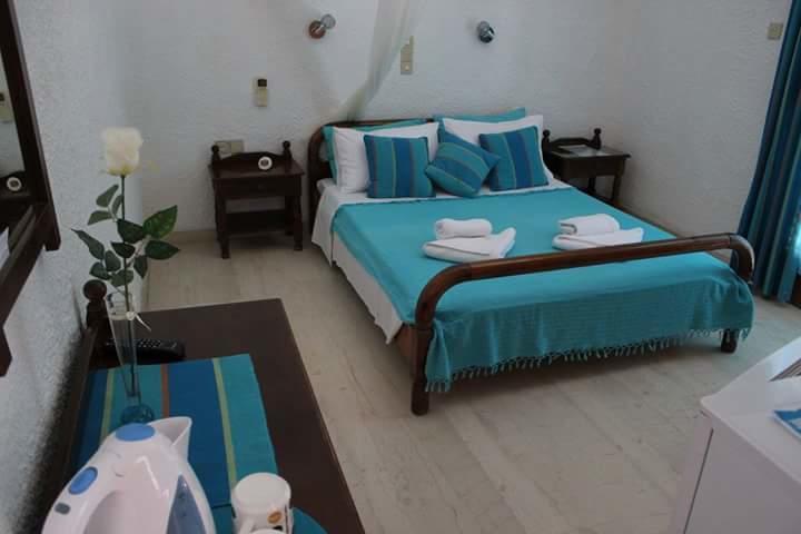 Artemis Rooms Agia Marina  エクステリア 写真