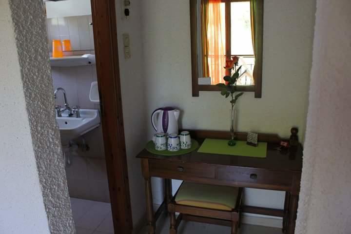 Artemis Rooms Agia Marina  エクステリア 写真