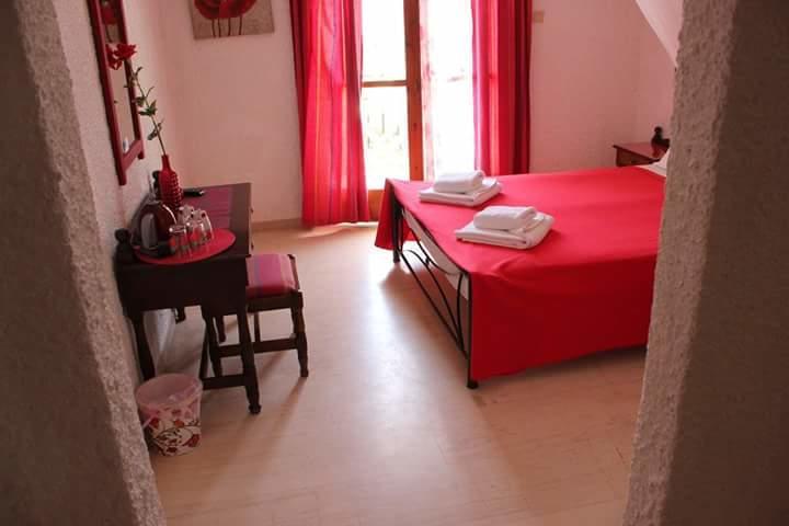 Artemis Rooms Agia Marina  エクステリア 写真