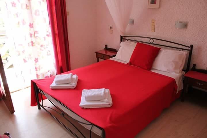 Artemis Rooms Agia Marina  エクステリア 写真